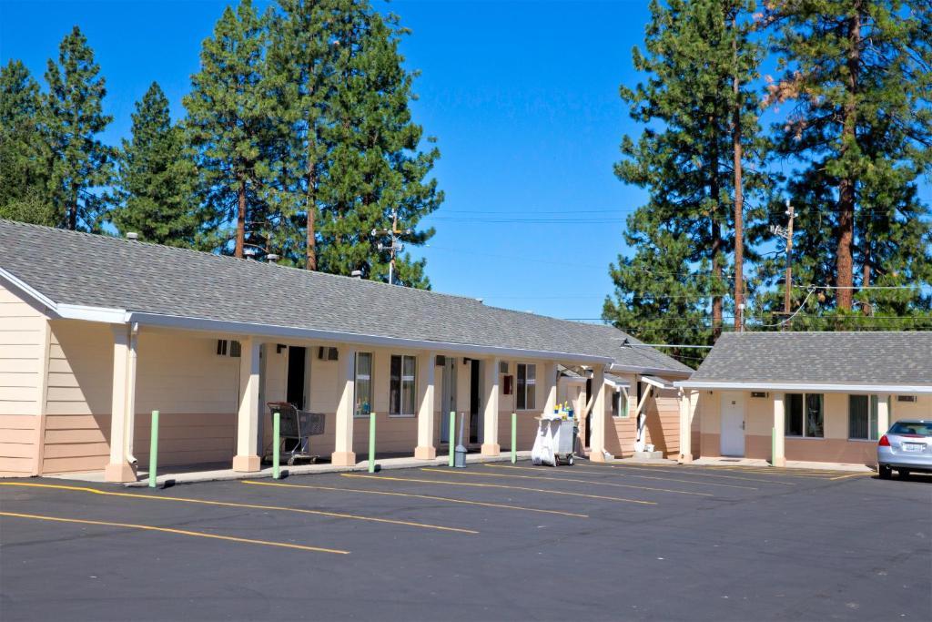 Shasta Pines Motel & Suites Burney Eksteriør bilde