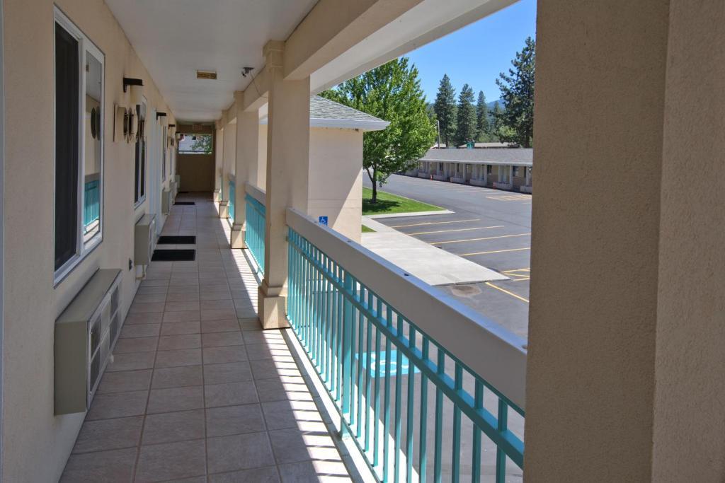 Shasta Pines Motel & Suites Burney Eksteriør bilde
