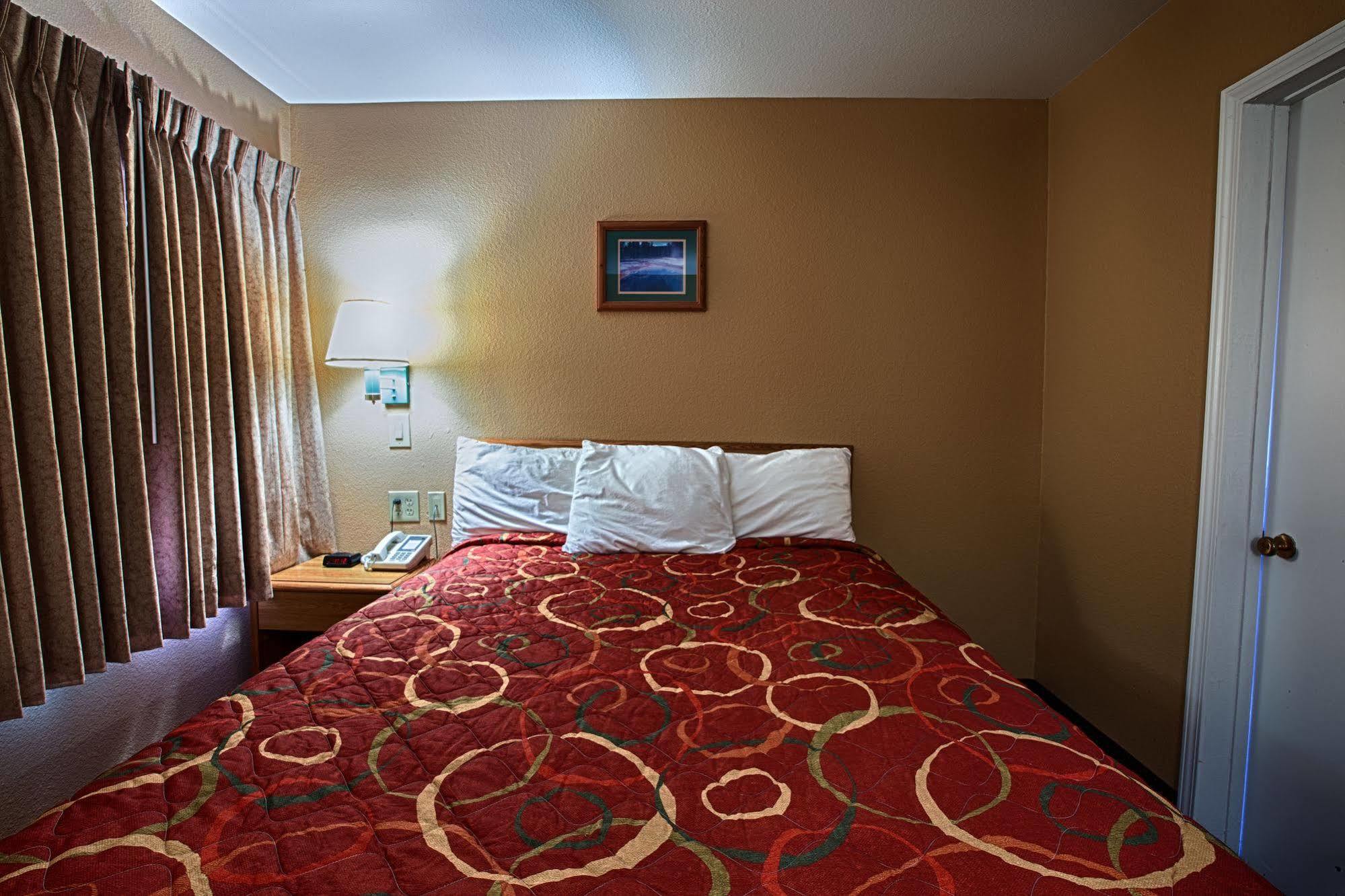 Shasta Pines Motel & Suites Burney Eksteriør bilde