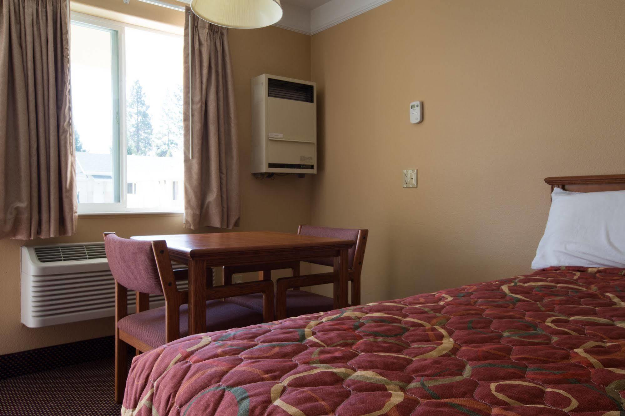 Shasta Pines Motel & Suites Burney Eksteriør bilde