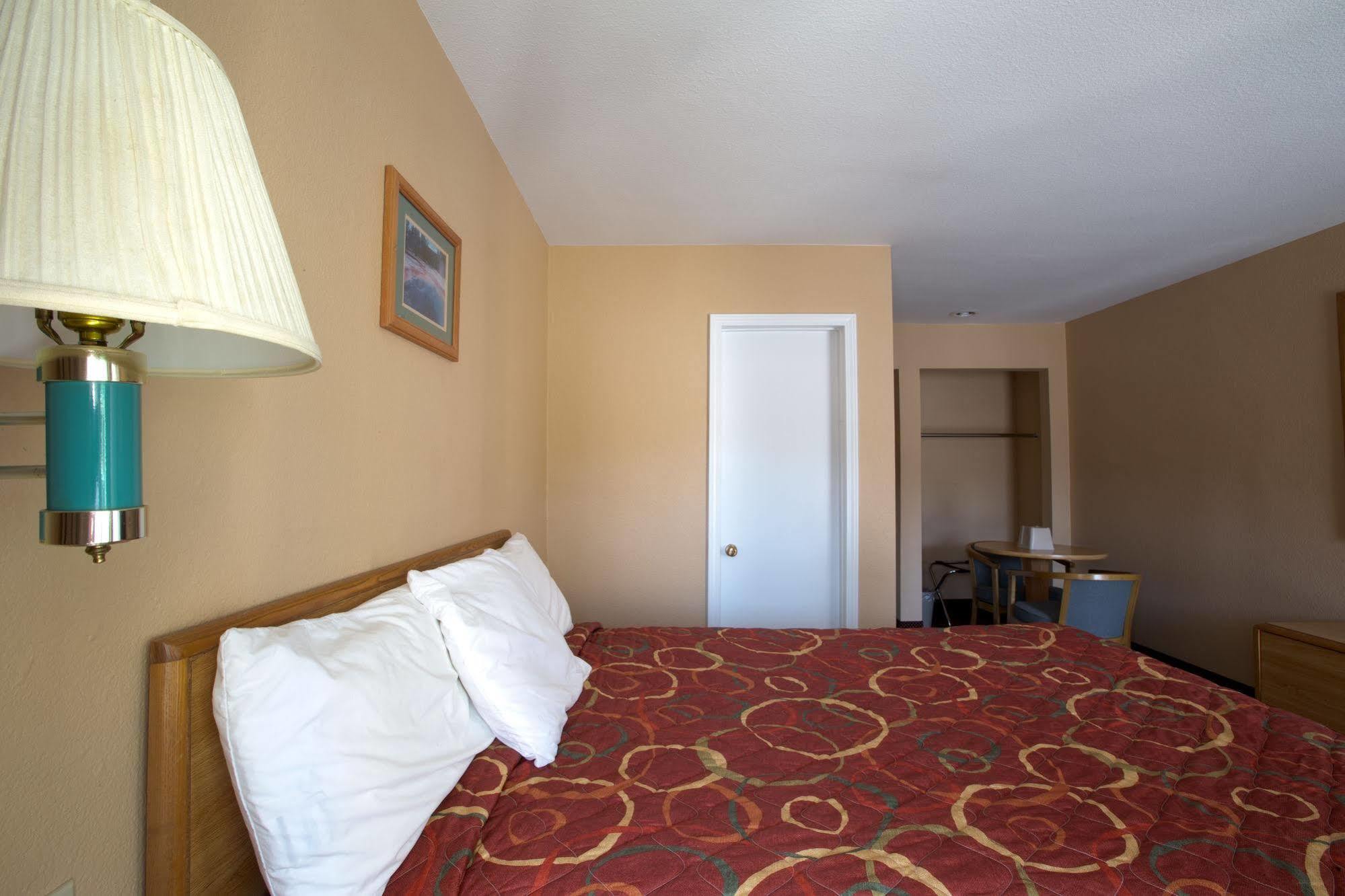 Shasta Pines Motel & Suites Burney Eksteriør bilde